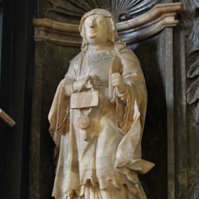 posąg przedstawiający Grzymisławę, żonę Leszka I Białego