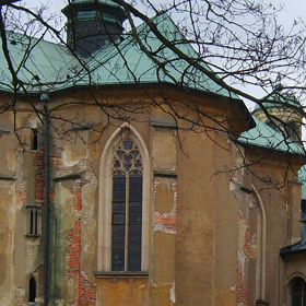 północna ściana kościoła klasztornego