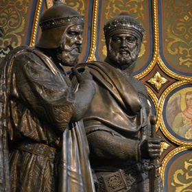 pomnik Mieszka I i Bolesława I Chrobrego w Złotej Kaplicy w katedrze