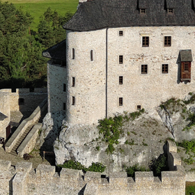 widok zamku z Grzędy Mirowskiej
