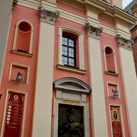 ściana frontowa kościoła Matki Bożej Łaskawej (jezuitów)